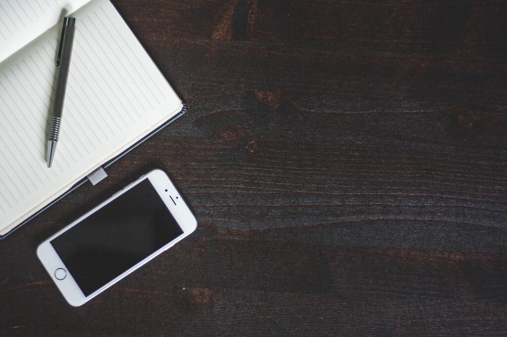 apple, iphone, notebook-1841553.jpg